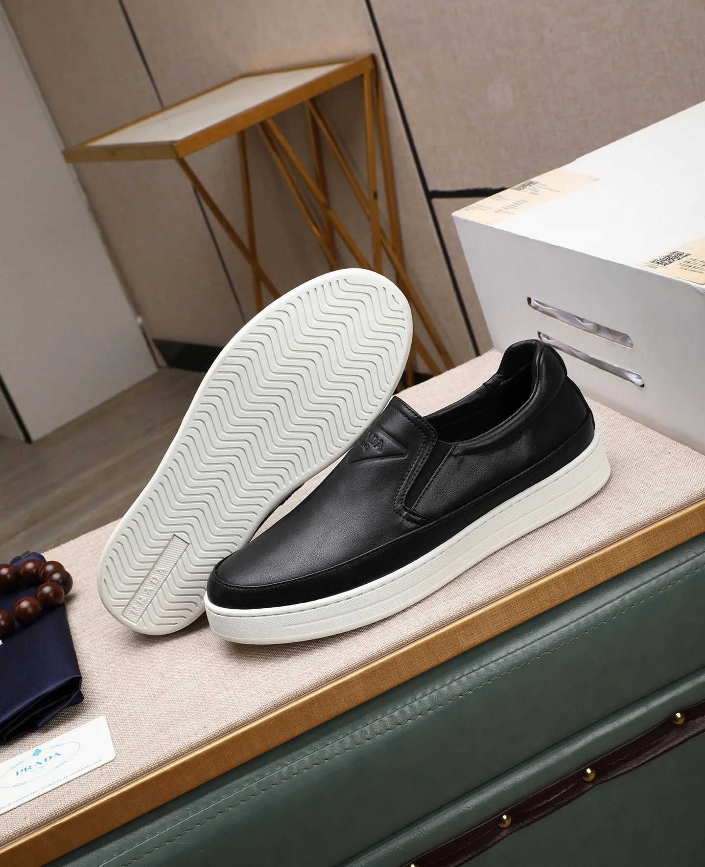 Men's men's shoes 💰440 🌹🌹[PRADA—Prada] latest model 🙈original replica! 👟👟👟Available here. The workmanship is top-notch. The upper is made of Italian 🇮🇹Imported calfskin. ❗️Breathable genuine leather lining @Suitable for travel. The original version has an enlarged engraved sole, making it suitable for all kinds of travels, showing low-key luxury. Let quality speak for itself. Color: Size: 38-44